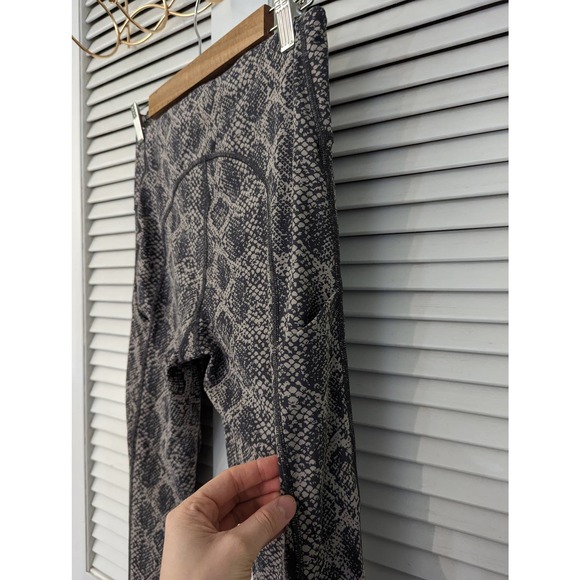Athleta Ultimate 7/8 Tight Snake Skin Small - Picture 6 of 7